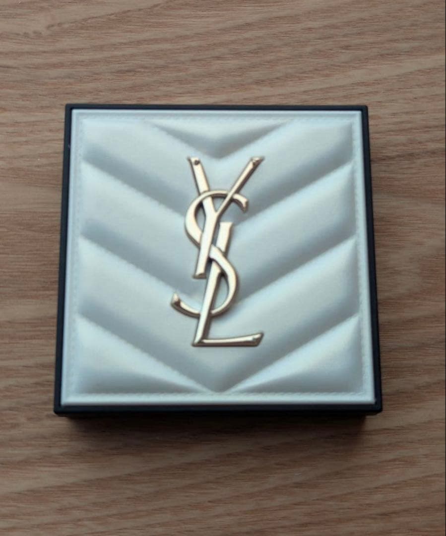 YSL オールアワーズ　ハイパールミナイザー　 No.69　ラベンダー ラスト