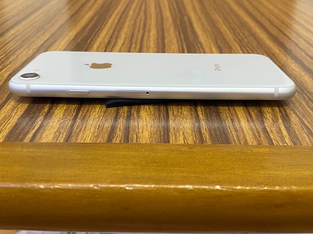iPhone 8 シルバー 64GB SIMフリー