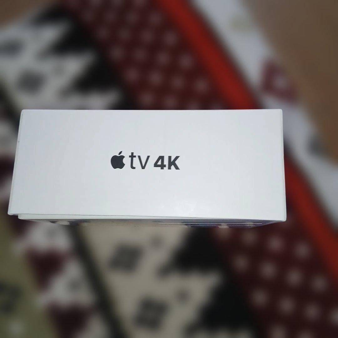 Apple TV 4K 本体とリモコン付き