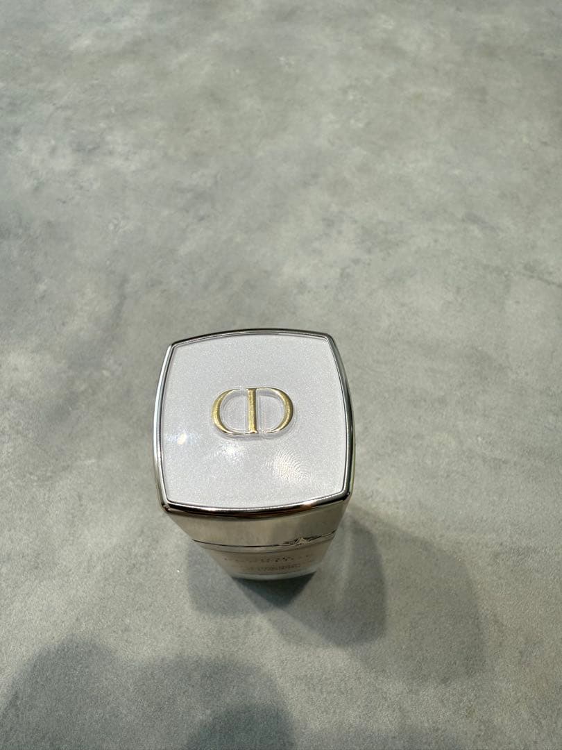 Dior プレステージホワイトルプロテクター　UVルミエールBB01
