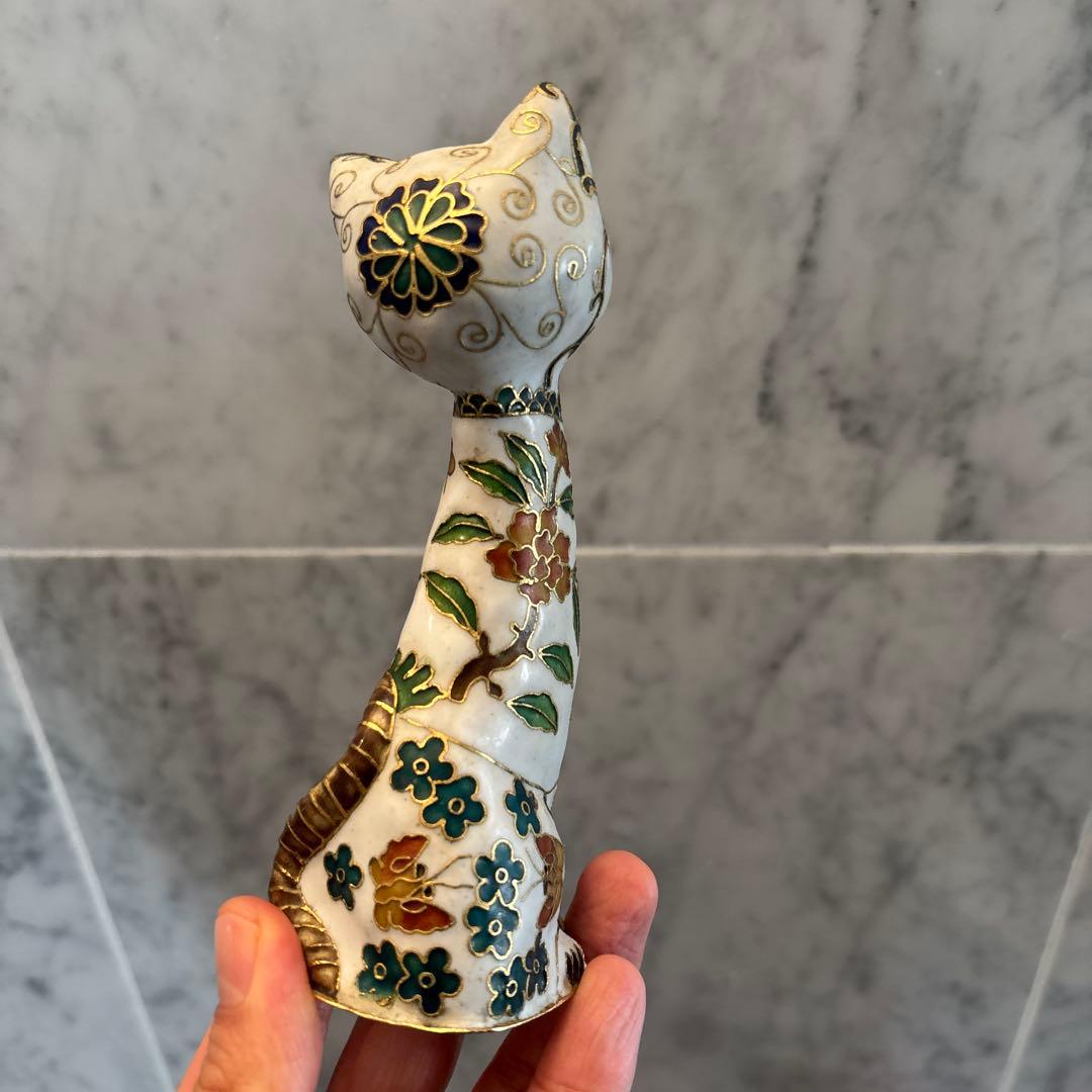 KAZUアンティーク入れ墨のように体に描かれたお花や金彩が芸術的な猫ちゃんの陶器
